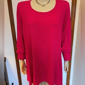 Toni T Plus Everyday Scoop Neck Tunic in Bright Fuchsia